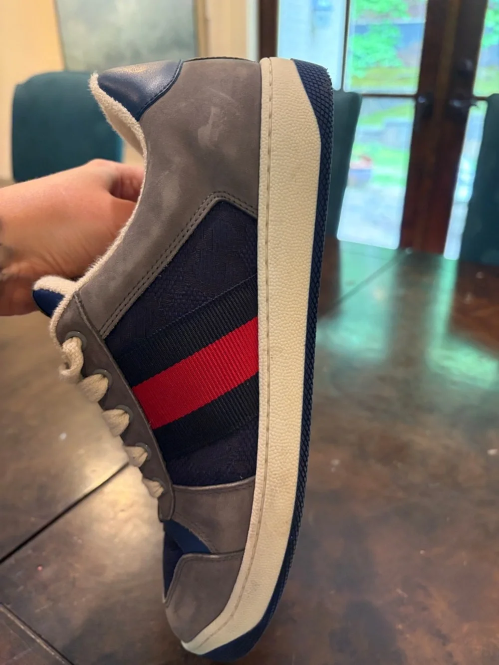 GUCCI Men's Grey & Navy Casual Sneakers with Red Stripe SIZE 8 / worn 4x - Picture 4 of 11